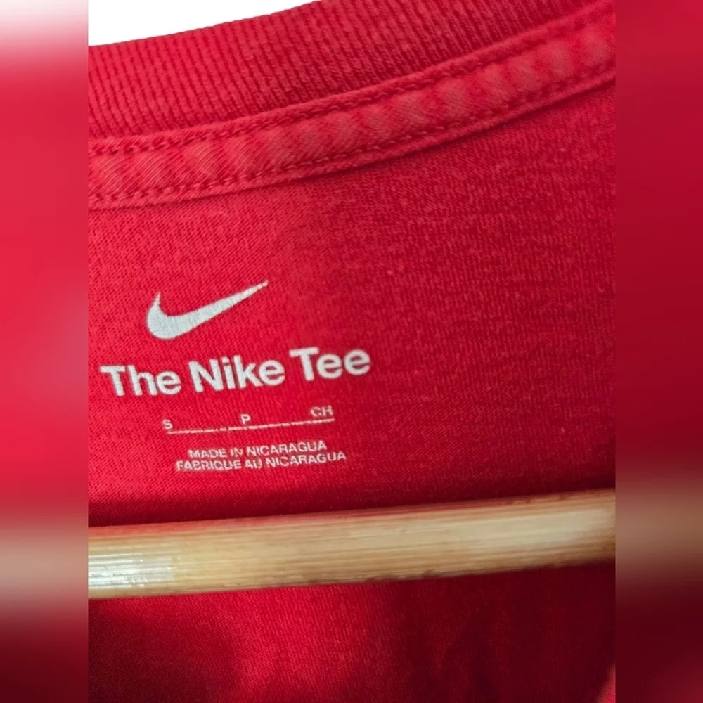Nike Red Graphic T-Shirt Size S